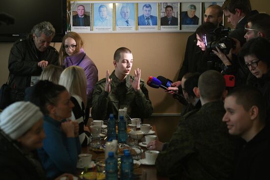 Russia Ukraine Military Operation POW Exchange