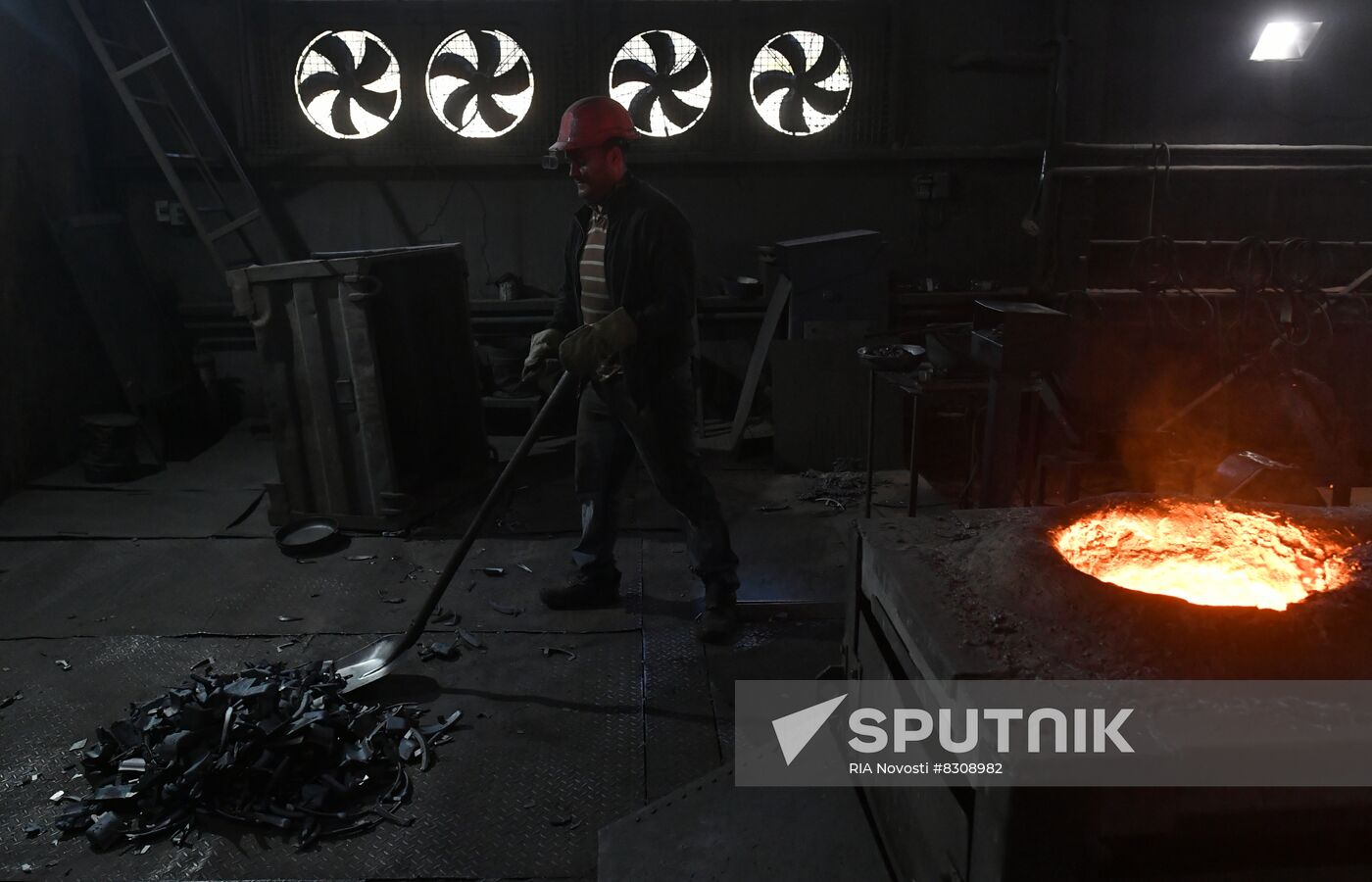 Russia Ukraine Military Operation Cookware Production