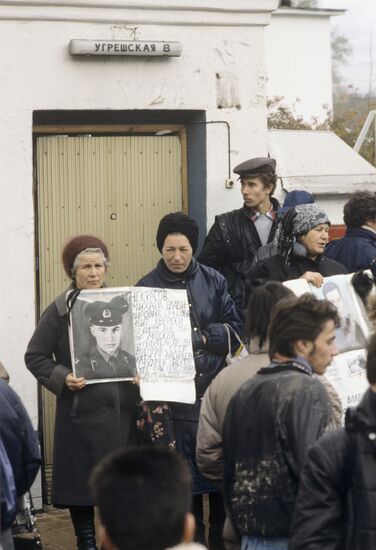 Picket at assembly point of USSR Ministry of Defense