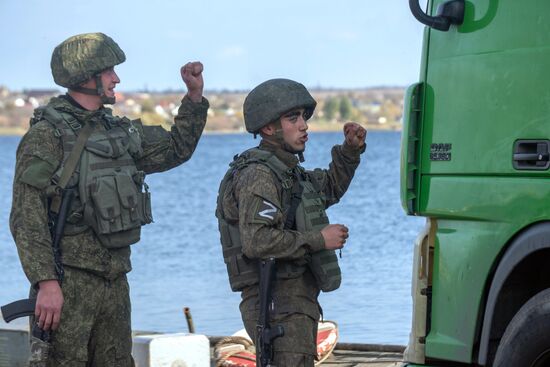Russia Ukraine Military Operation Pontoneers