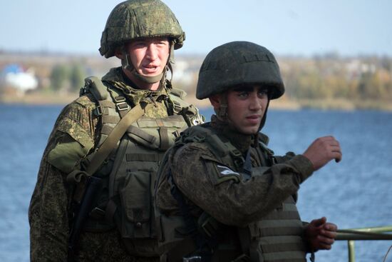 Russia Ukraine Military Operation Pontoneers