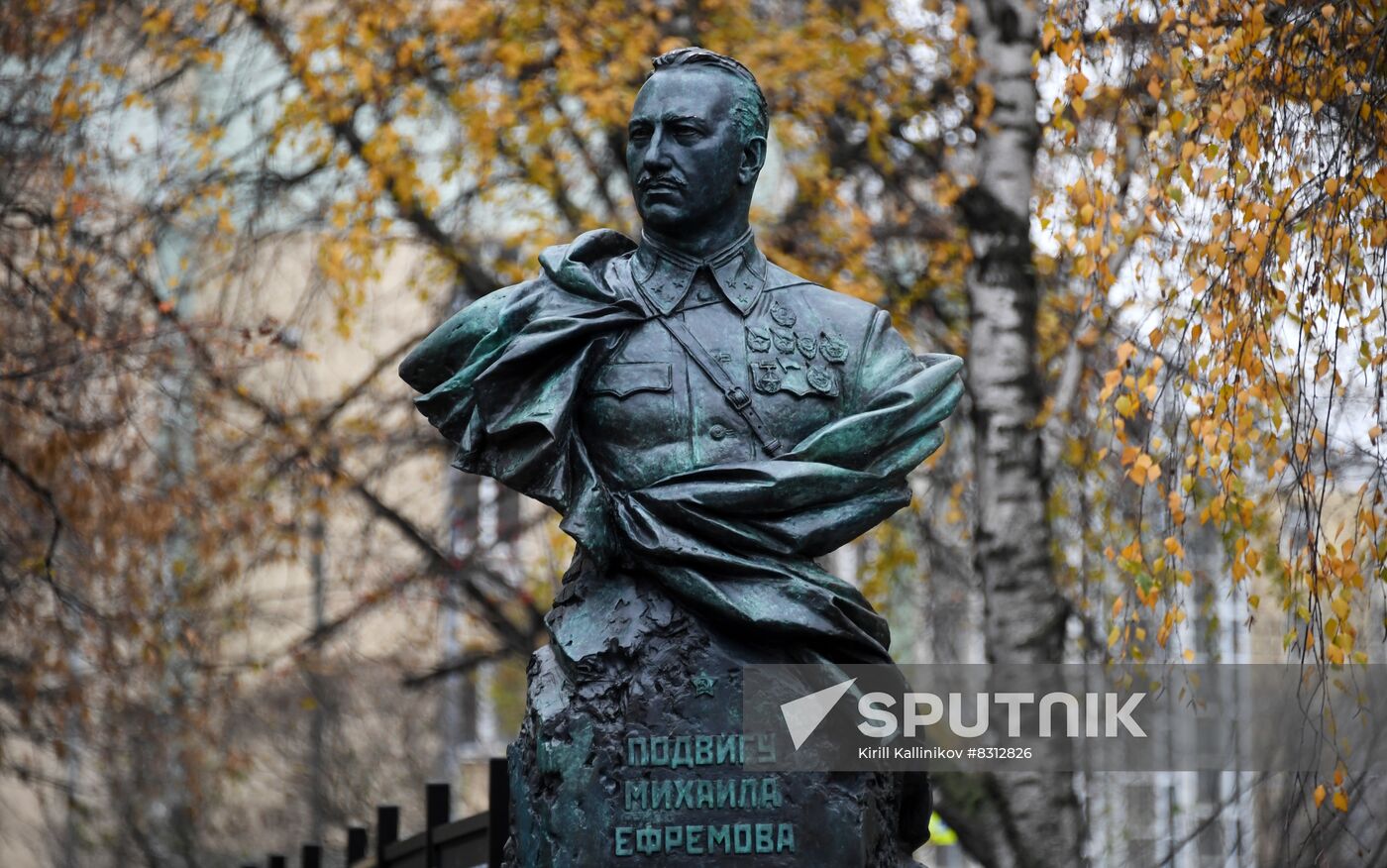 Russia WWII Soviet Commander Monument