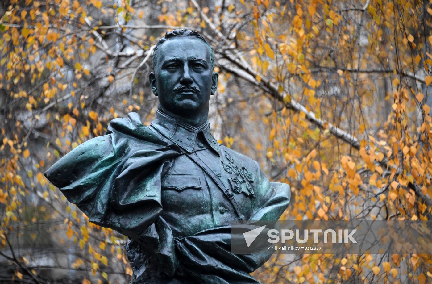 Russia WWII Soviet Commander Monument