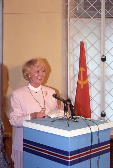 Icelandic President Vigdis Finnbogadottir visits USSR