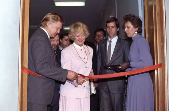 Icelandic President Vigdis Finnbogadottir visits USSR