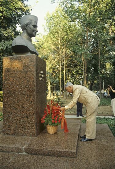 Indian delegation visits USSR