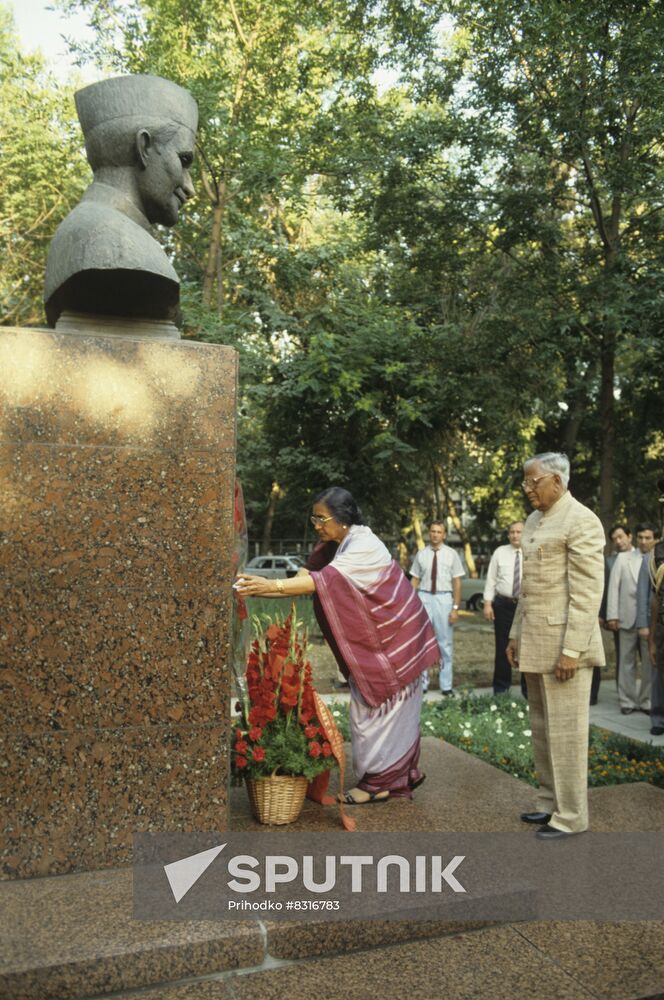Indian delegation visits USSR