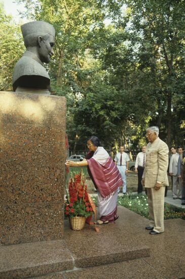 Indian delegation visits USSR