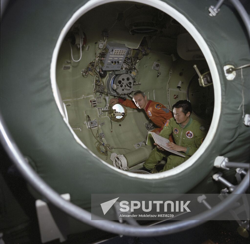 Soviet cosmonaut Vladimir Dzhanibekov and cosmonaut of Mongolian People's Republic Jugderdemidiin Gurragcha