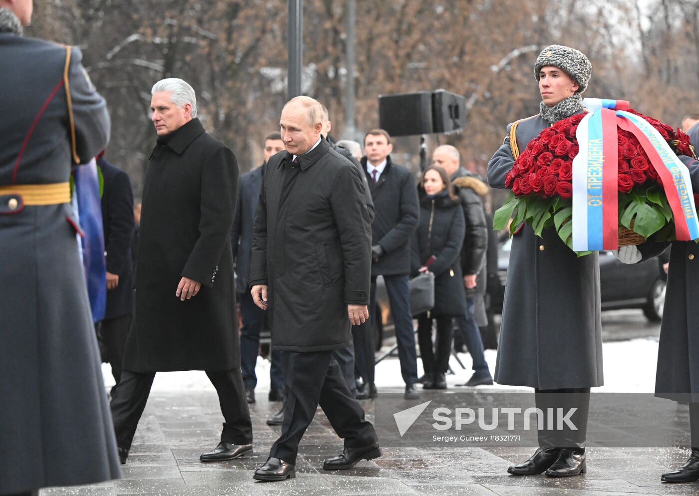 Cuban President Miguel Diaz-Canel and Russian President Vladimir Putin attend an unveiling ceremony of a monument to late Cuban leader Fidel Castro in Moscow, Russia. Location: Russia, Moscow. Author: Sergey Guneev/Sputnik. Russia Cuba Monument Unveiling