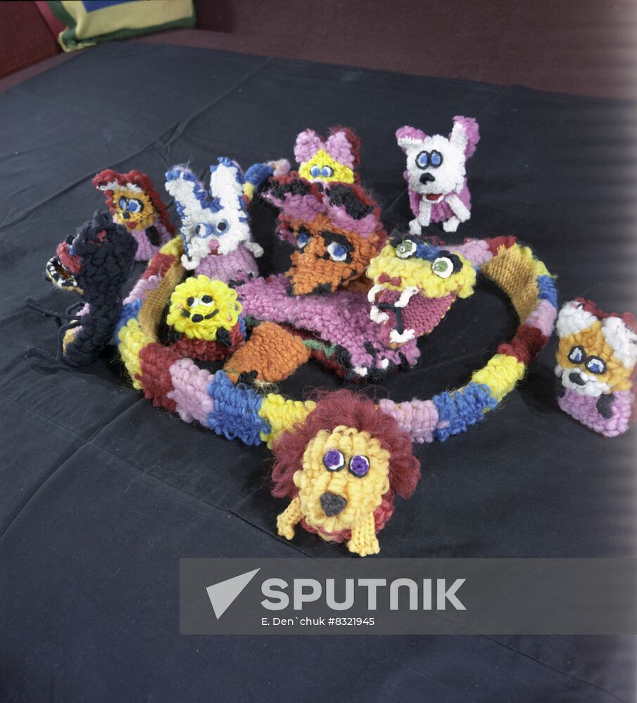 Yury Senteryukhin's knitting machine
