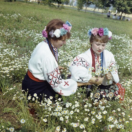 Ukrainian women in ethnic clothes
