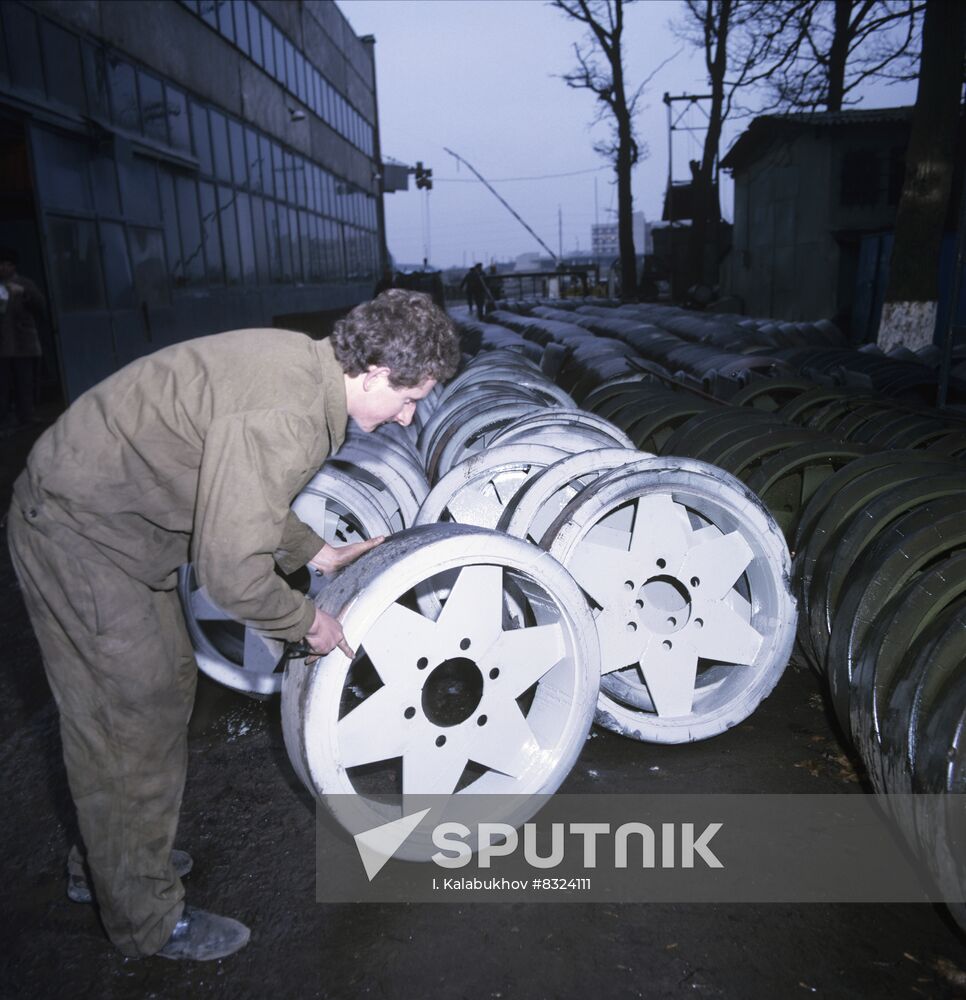 Conversion of 1990s Soviet military-industrial complex