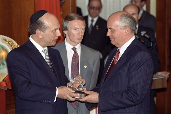 Soviet President Mikhail Gorbachev visits USA