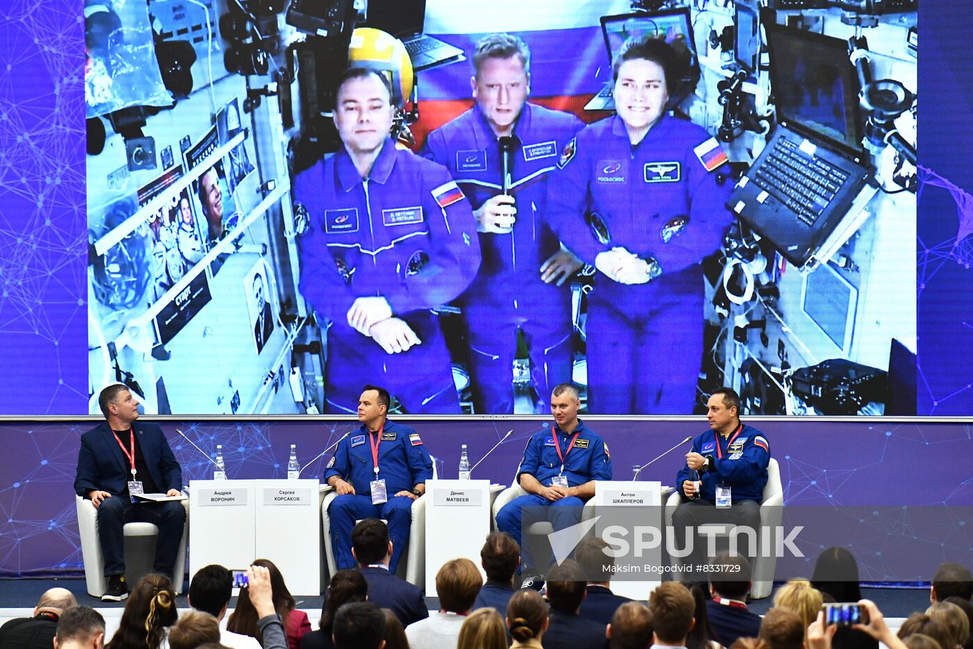 2nd Young Scientists Congress. Be the first! Heroes are not born. Interactive meeting with Russian cosmonauts