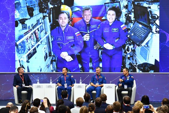 2nd Young Scientists Congress. Be the first! Heroes are not born. Interactive meeting with Russian cosmonauts