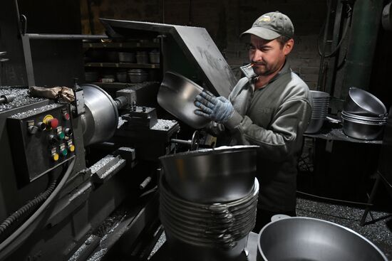 Russia Ukraine Military Operation Cookware Production