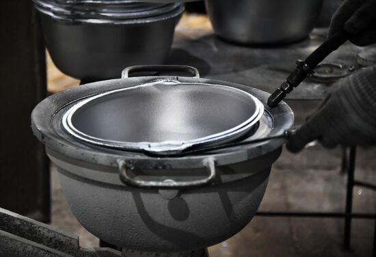 Russia Ukraine Military Operation Cookware Production