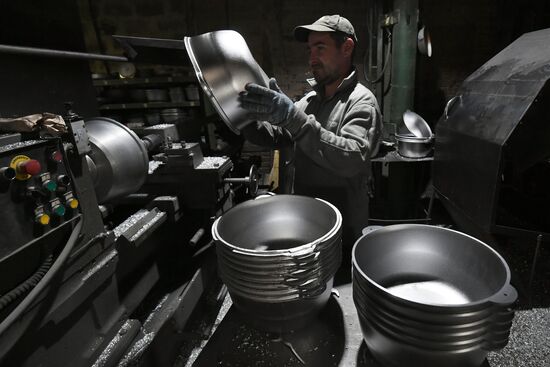 Russia Ukraine Military Operation Cookware Production