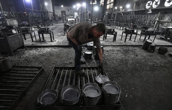 Russia Ukraine Military Operation Cookware Production