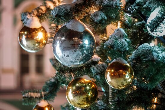 Russia New Year Season Preparations