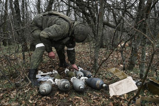 Russia Ukraine Military Operation Mortar Crew