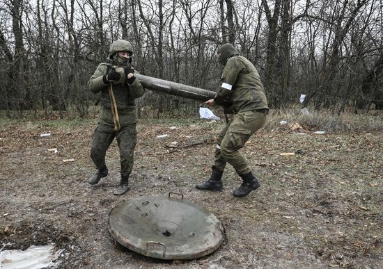 Russia Ukraine Military Operation Mortar Crew