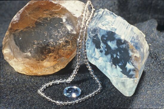 West-Quartz-Gems сutting factory