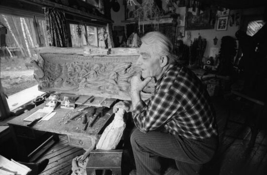 Wood-carver Ipolitas Uzkurnis