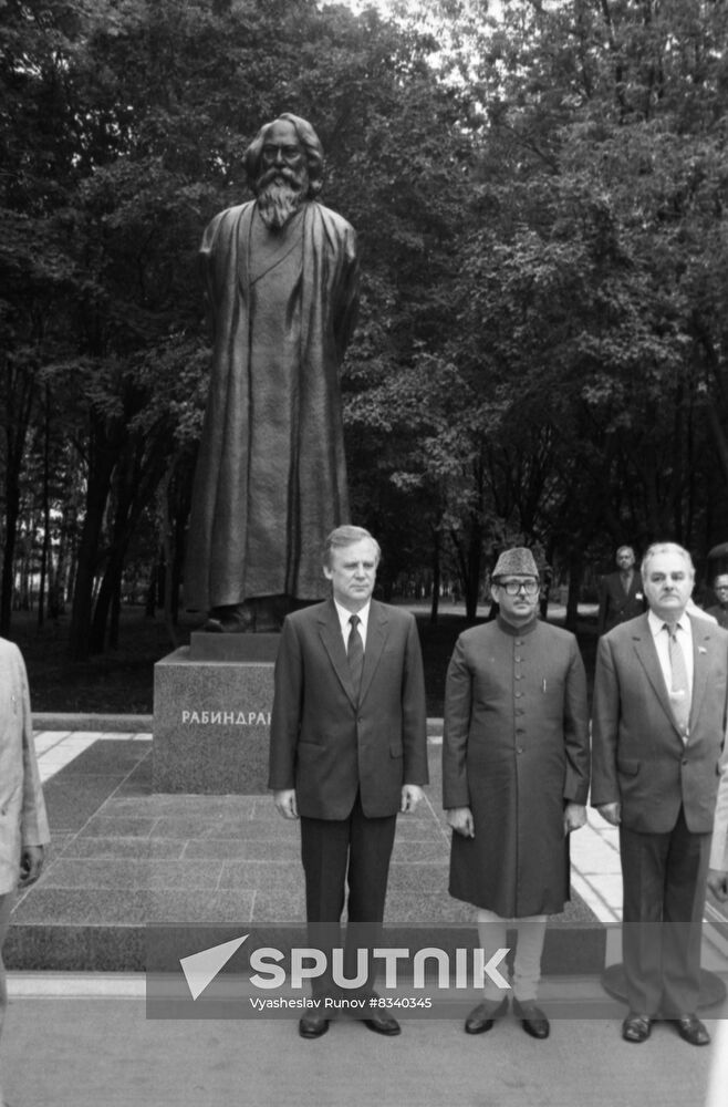 Prime Minister of India Shri Vishawath Pratap Singh in USSR