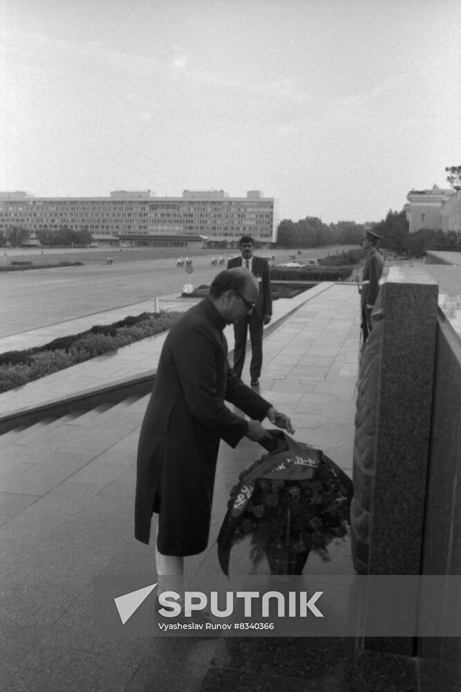 Prime Minister of India Vishwanath Pratap Singh visits USSR