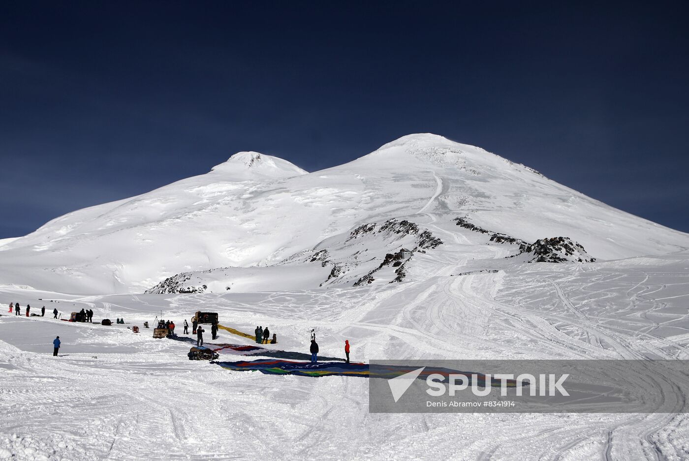 Russia Mass Balloon Flight Preparation