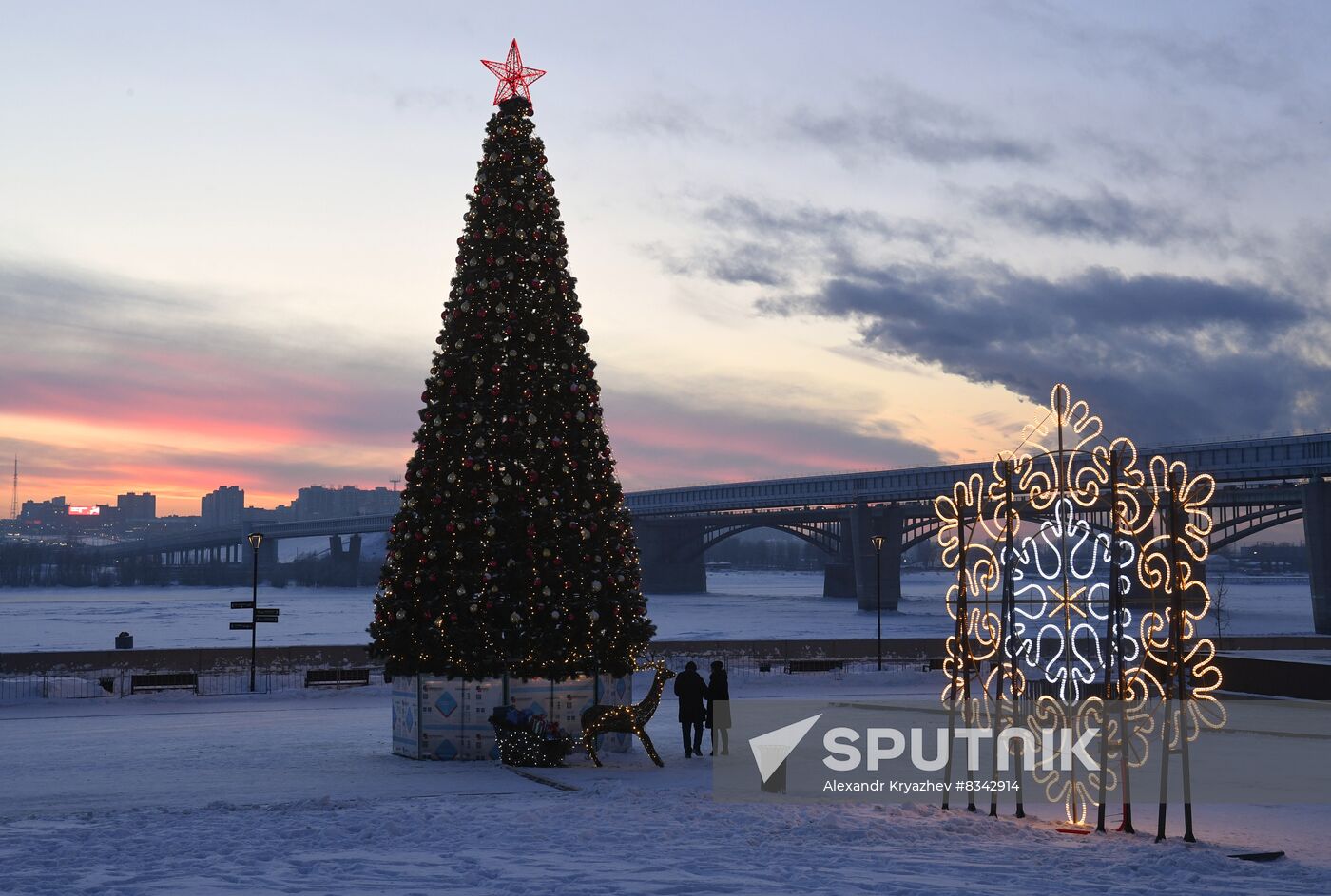 Russia New Year Preparation