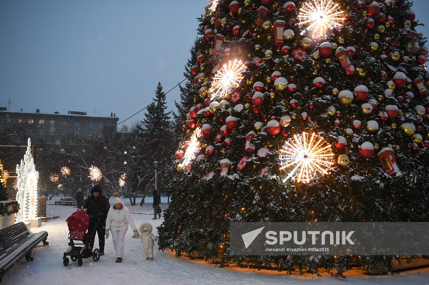 Russia New Year Preparation