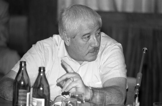 Roundtable discussion Soviet Experts on Persian Gulf Crisis