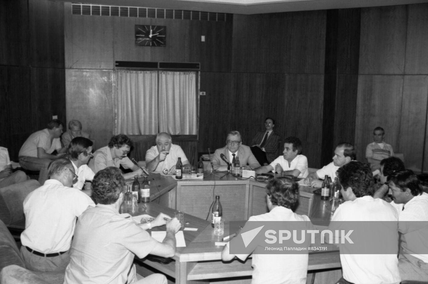Roundtable discussion Soviet Experts on Persian Gulf Crisis