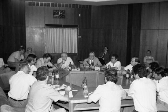 Roundtable discussion Soviet Experts on Persian Gulf Crisis