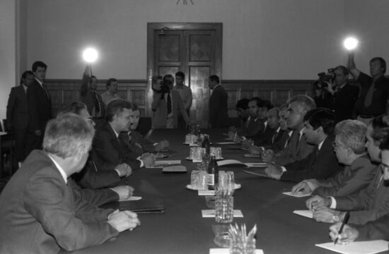 Nikolai Ryzhkov meets with Deputy Prime Minister of Afghanistan M. Manchal