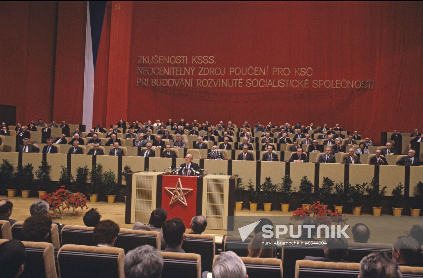 USSR delegation visits CSSR