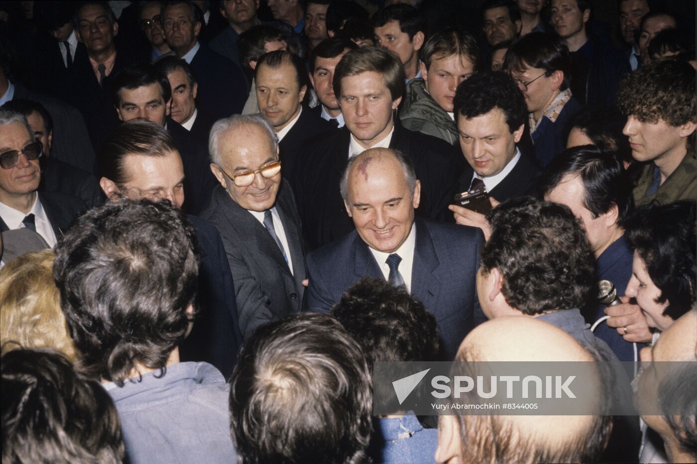 USSR delegation visits CSSR