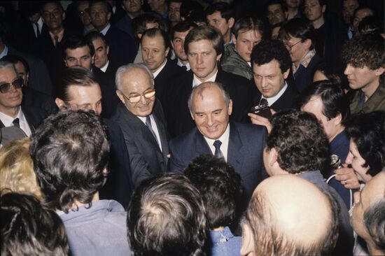 USSR delegation visits CSSR