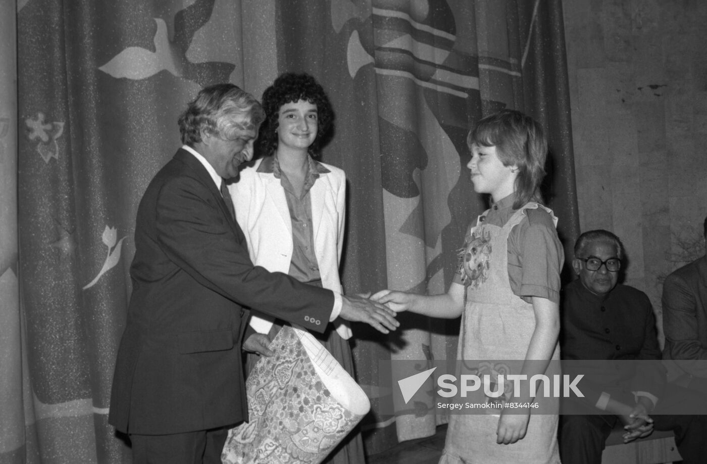 Winner of drawing competition for USSR and India post stamp