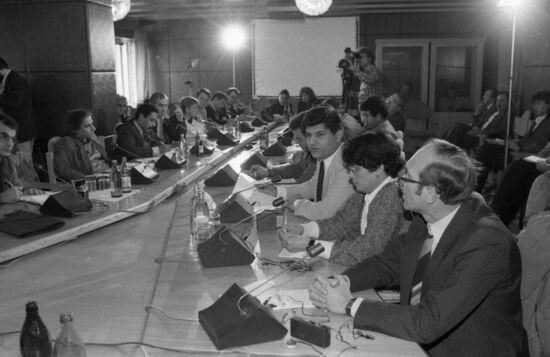 Crisis in the Persian Gulf, round table in Novosti News Agency