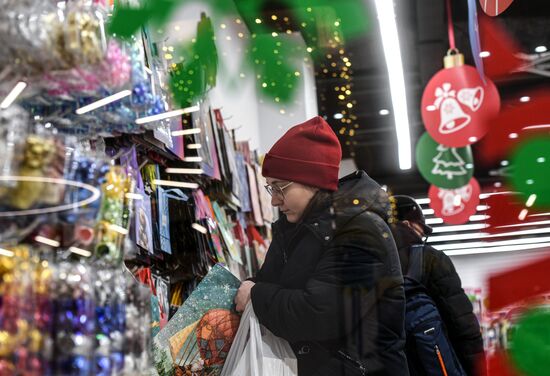 Russia New Year Season Retail