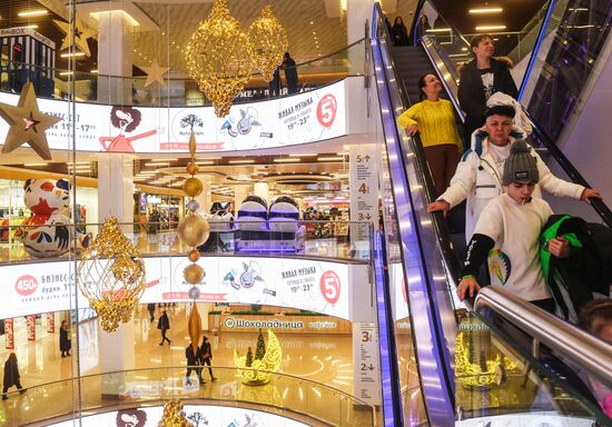 Russia New Year Season Retail