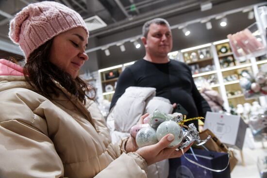 Russia New Year Season Retail