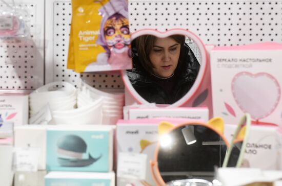 Russia New Year Season Retail