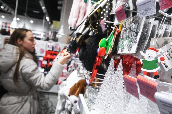 Russia New Year Season Retail