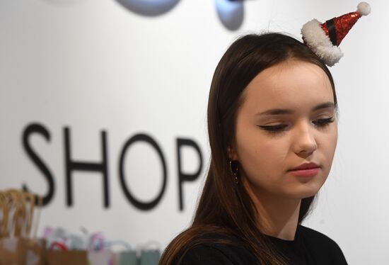 Russia New Year Season Retail
