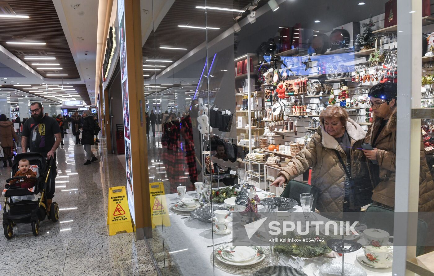 Russia New Year Season Retail